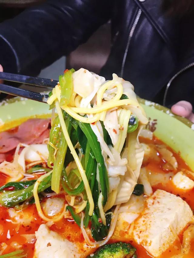 革新路7年老店,可以喝汤的麻辣烫,鲜香特够味,哈尔滨人都吃过