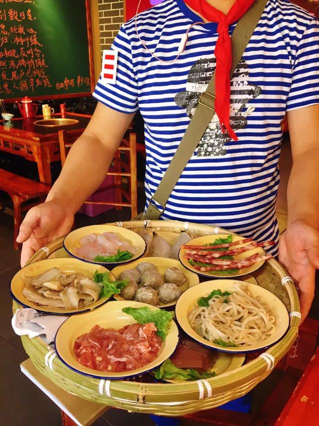 菜品1元起,2个人能吃17个菜?哈尔滨这家带你穿越回80年代