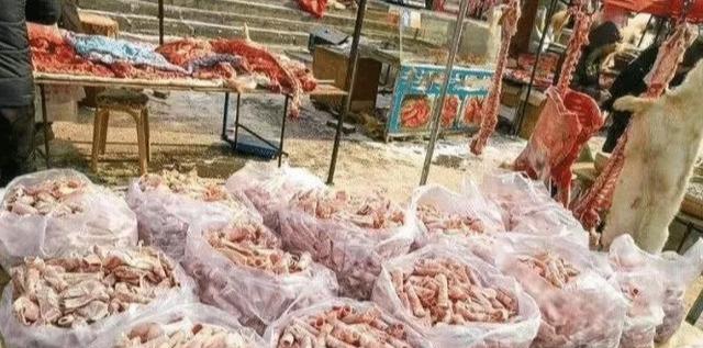 东北零下20度的街头,遍地都是“美食”,这场面也太霸气了吧