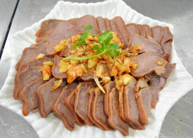 哈尔滨这三种特产美食,本地人和游客都爱吃,你吃过哪几种?