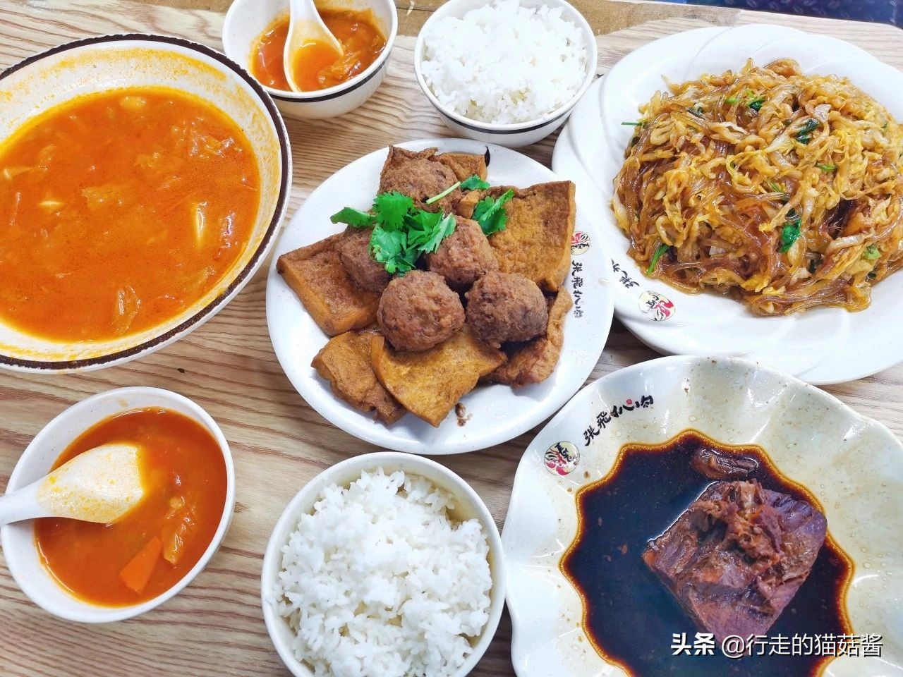 哈尔滨美食打卡指南,这家店异常火爆,居然有人通宵来排队