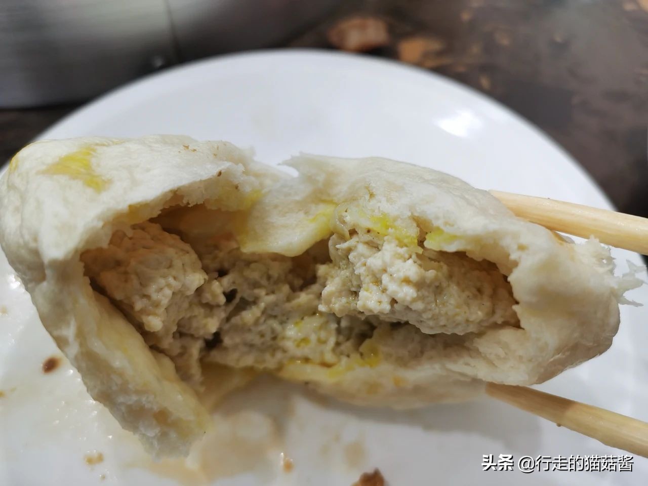 哈尔滨美食打卡指南,这家店异常火爆,居然有人通宵来排队