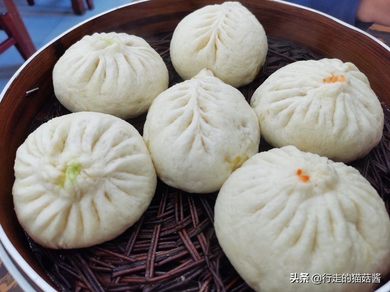 哈尔滨美食打卡指南,这家店异常火爆,居然有人通宵来排队