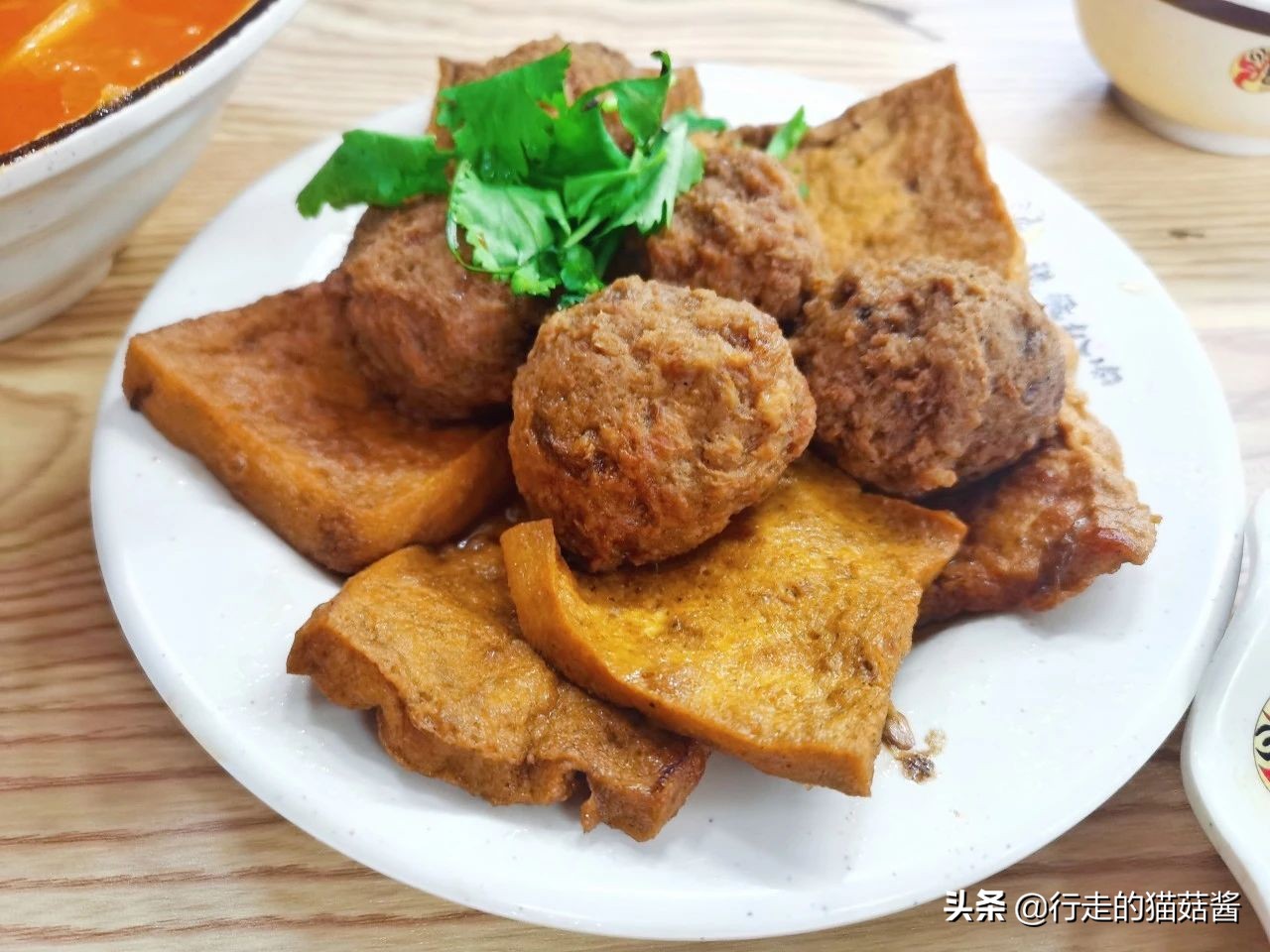 哈尔滨美食打卡指南,这家店异常火爆,居然有人通宵来排队
