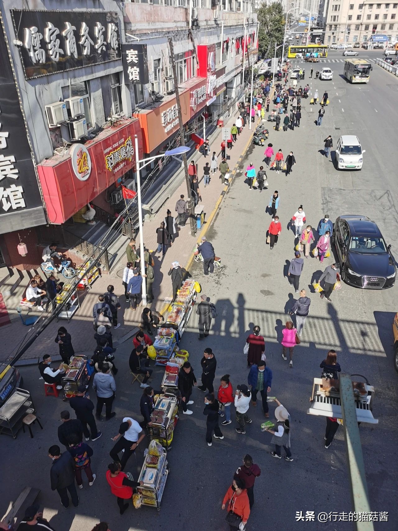 哈尔滨美食打卡指南,这家店异常火爆,居然有人通宵来排队