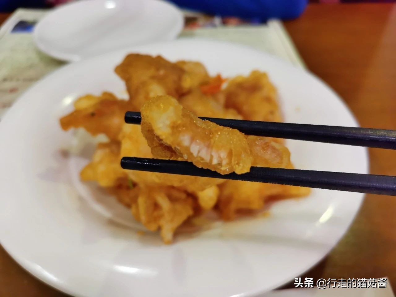 哈尔滨美食打卡指南,这家店异常火爆,居然有人通宵来排队
