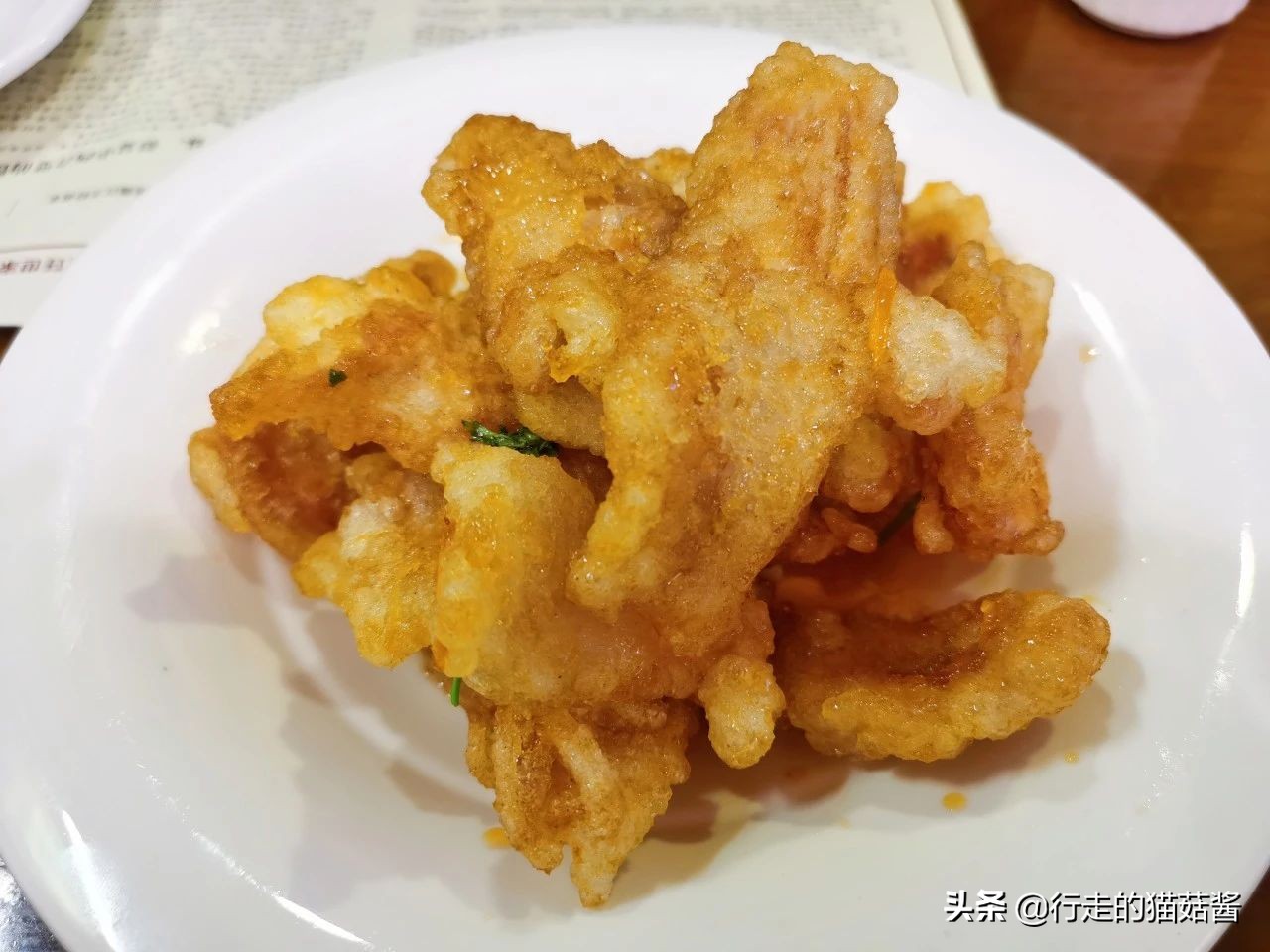 哈尔滨美食打卡指南,这家店异常火爆,居然有人通宵来排队
