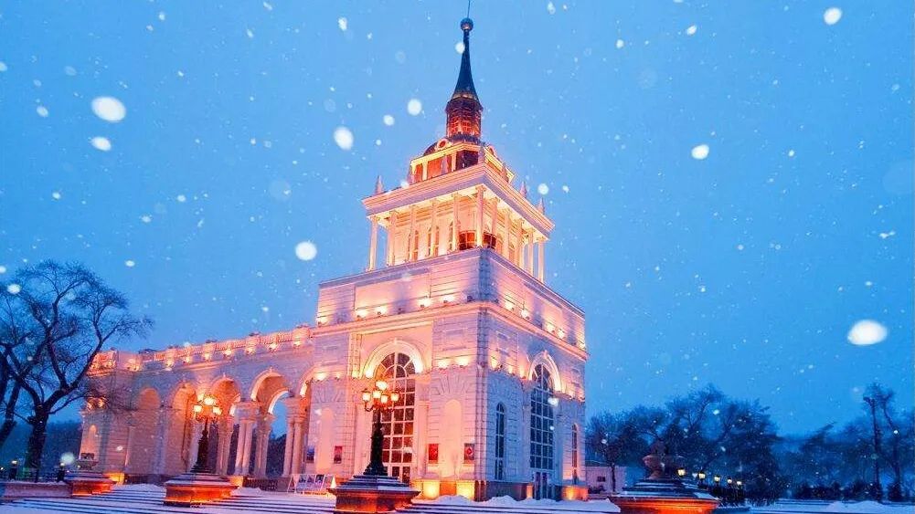 去哈尔滨吧,看青山白头,看红墙飘雪。玩转冬日恋歌