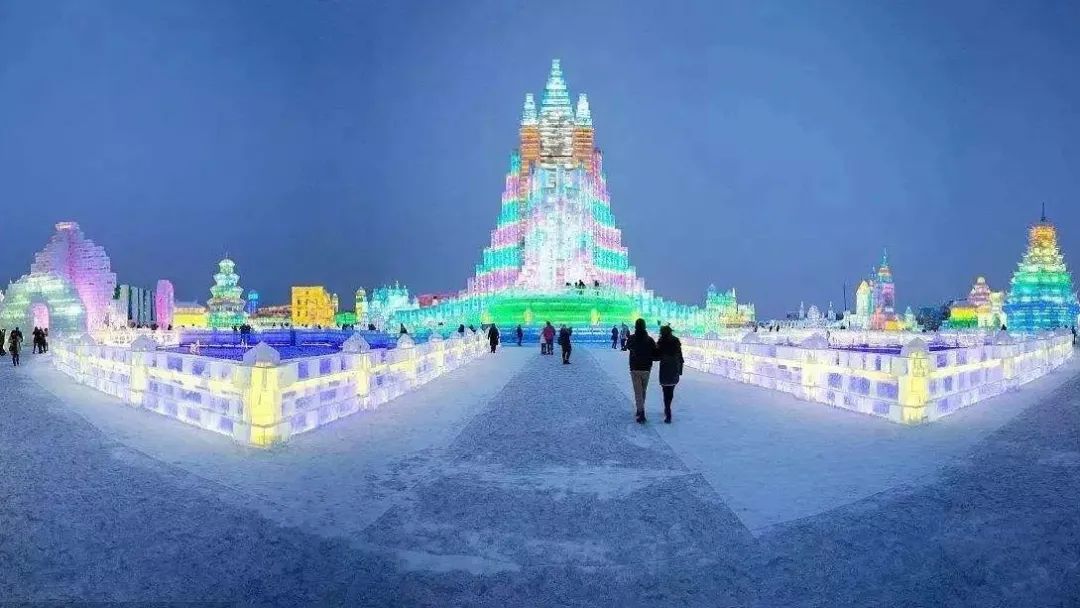 去哈尔滨吧，看青山白头，看红墙飘雪。玩转冬日恋歌